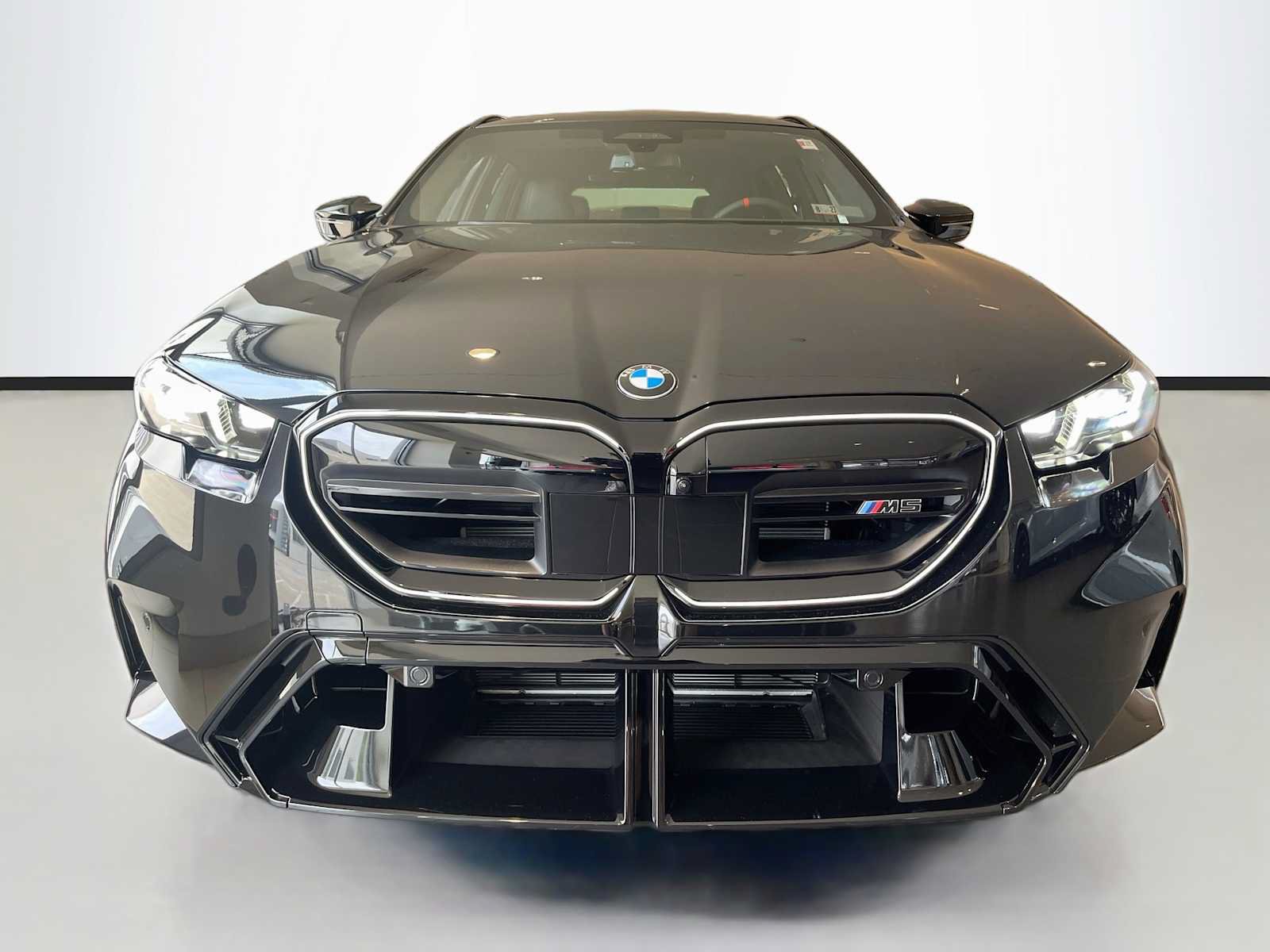 New 2027 BMW M5 Touring AWD/4WD image 2