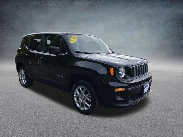Used 2023 Jeep Renegade Latitude AWD/4WD image 4