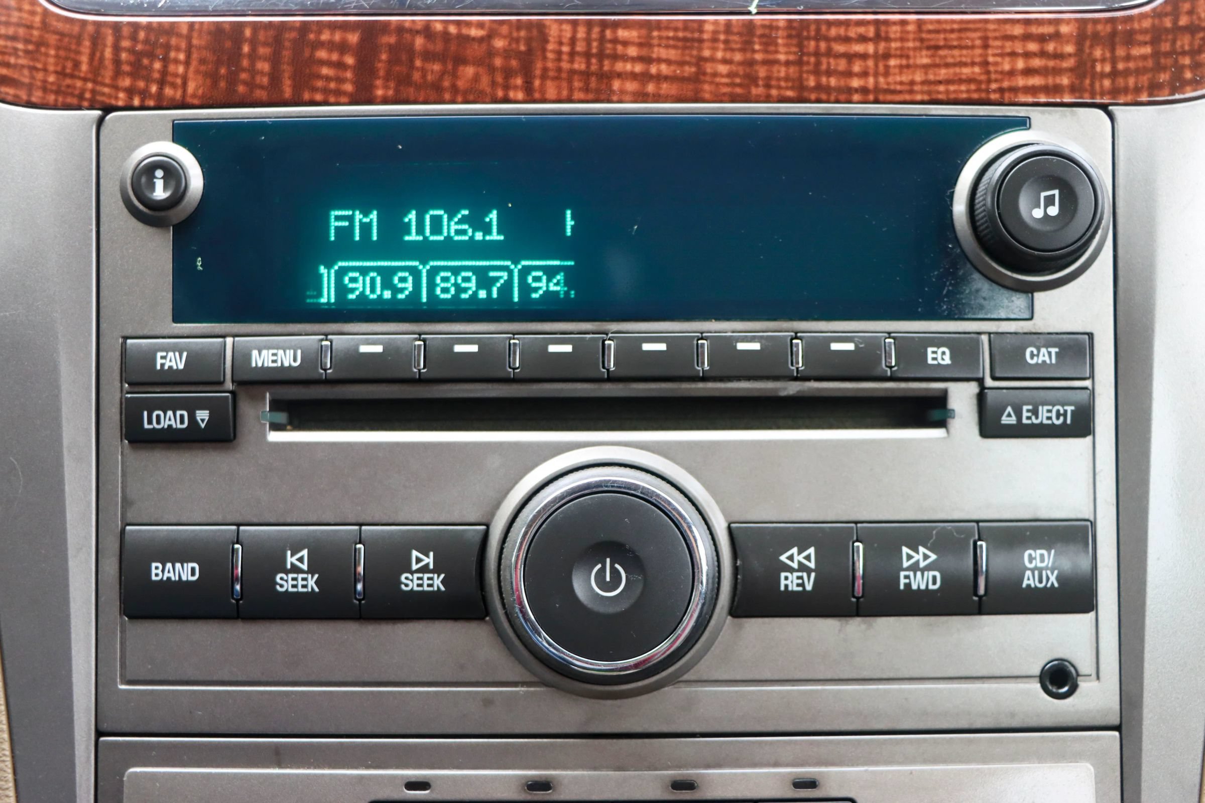 Used 2009 Chevrolet Malibu LTZ FWD image 32
