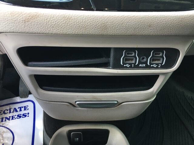 Used 2023 Chrysler Pacifica Touring-L image 20