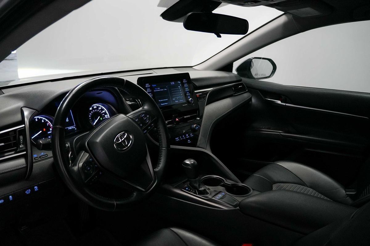 Used 2022 Toyota Camry SE FWD image 11