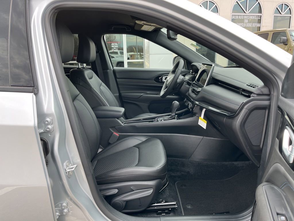 New 2025 Jeep Compass Latitude w/ Convenience Group image 16