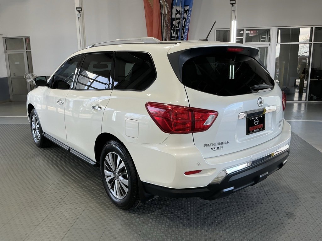Used 2018 Nissan Pathfinder SV image 37