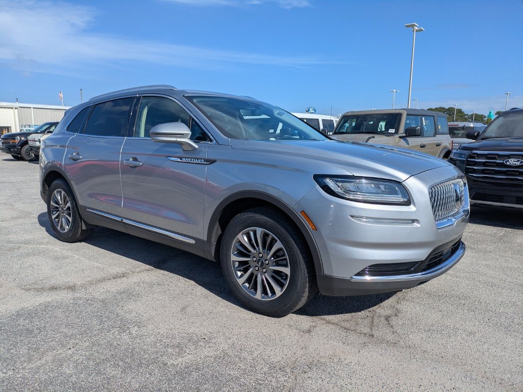 Certified 2021 Lincoln Nautilus FWD w/ Equipment Group 101A image 2