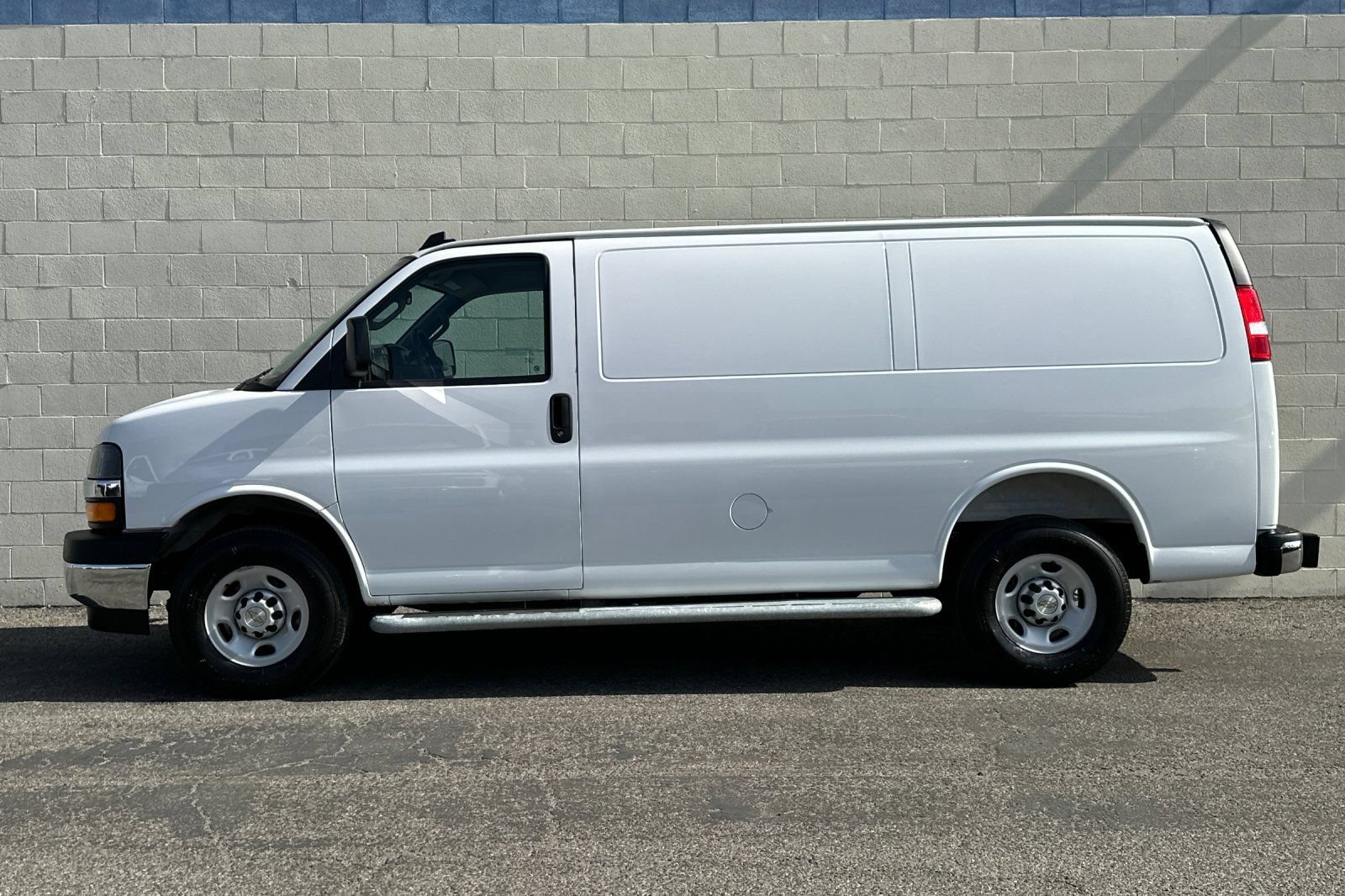 Used 2025 Chevrolet Express 2500 w/ Driver Convenience Package RWD image 7