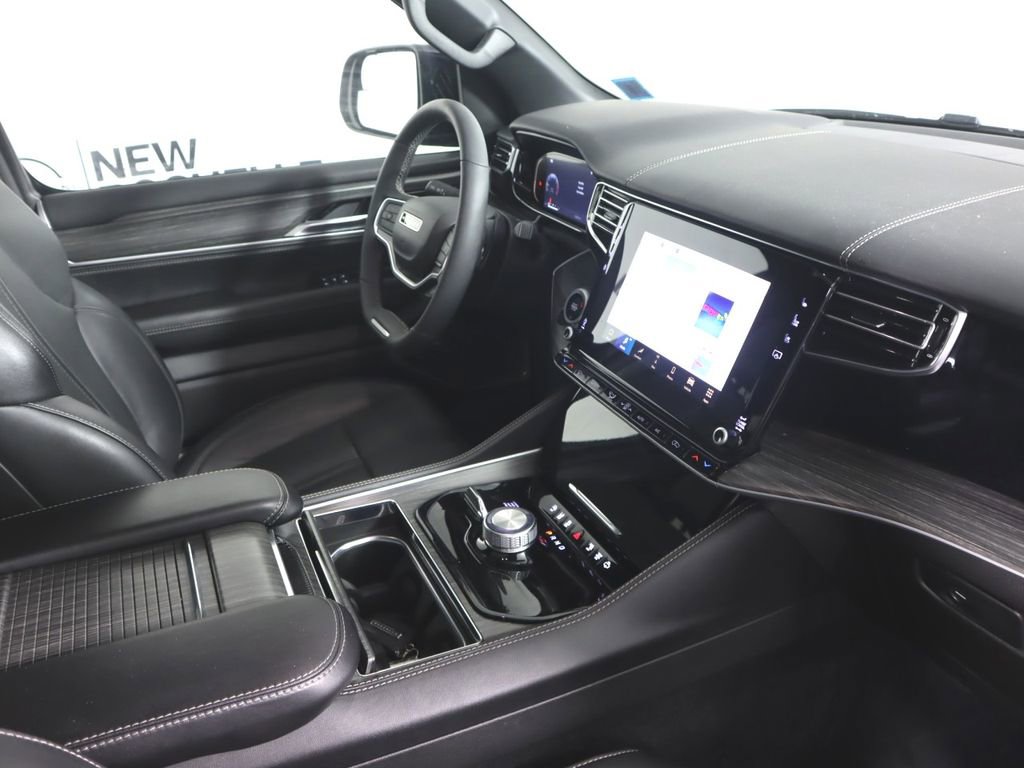 Used 2023 Jeep Wagoneer Series II w/ Premium Group I AWD/4WD image 31