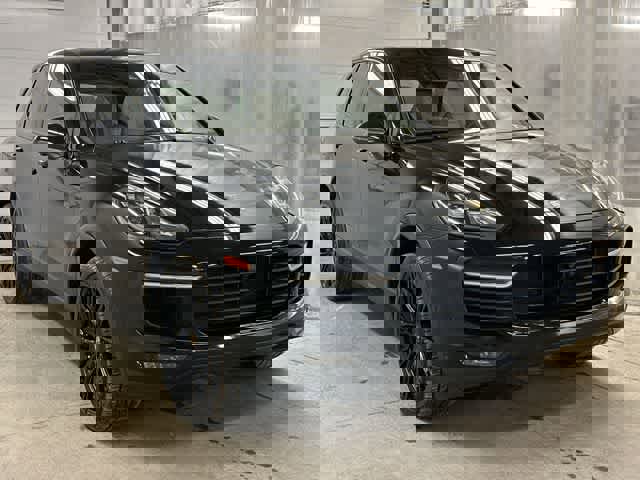 Used 2017 Porsche Cayenne Turbo AWD/4WD image 30