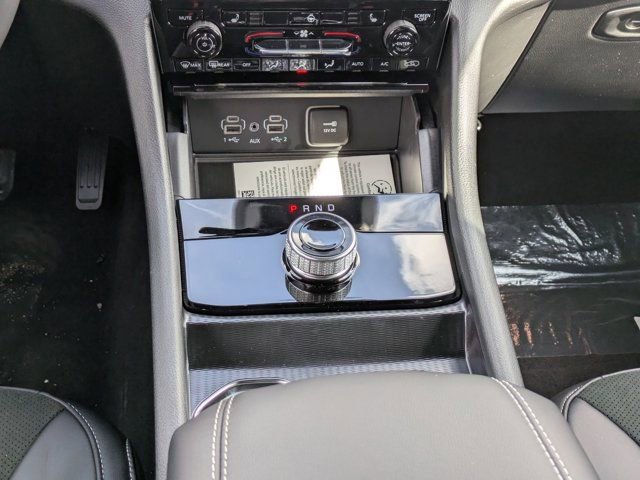 New 2025 Jeep Grand Cherokee L Laredo image 17