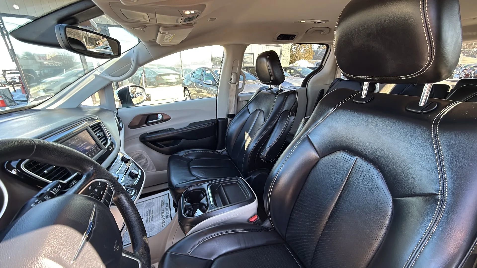 Used 2020 Chrysler Voyager Lxi image 16