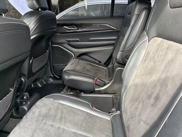 Used 2022 Jeep Grand Cherokee L Laredo RWD image 38