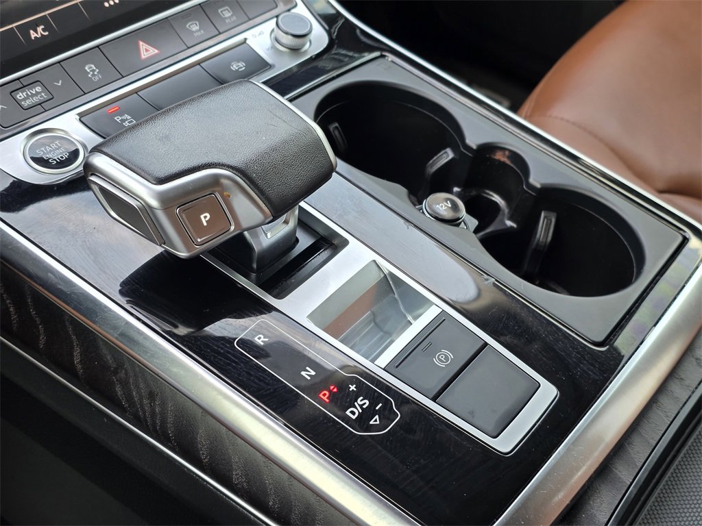 Used 2022 Audi Q8 Premium image 16