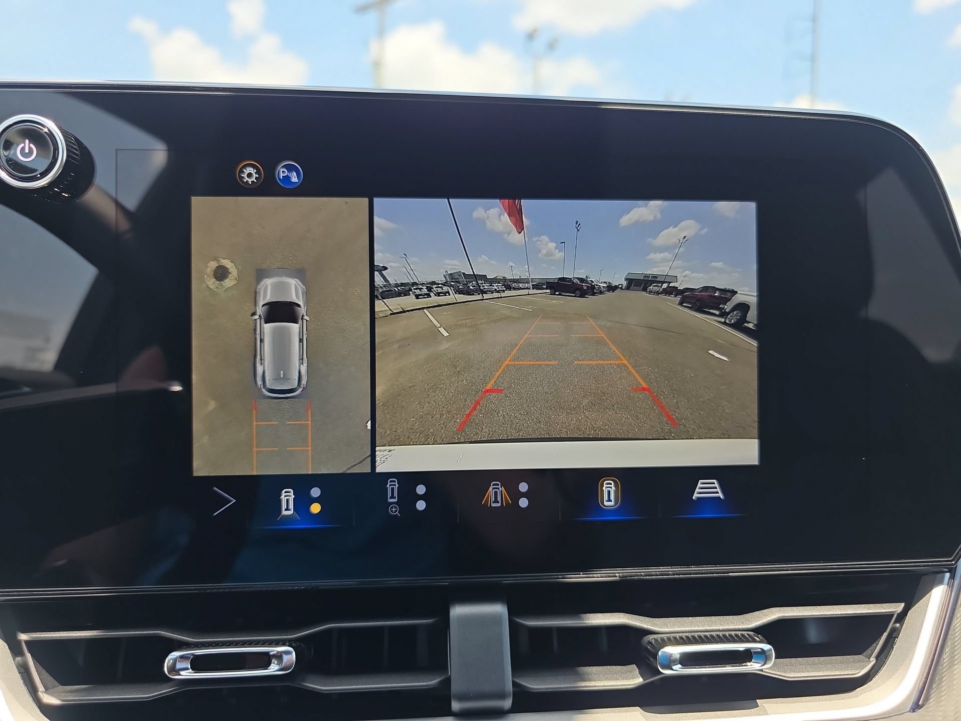 New 2026 Chevrolet Equinox LT w/ Convenience Package II FWD image 22