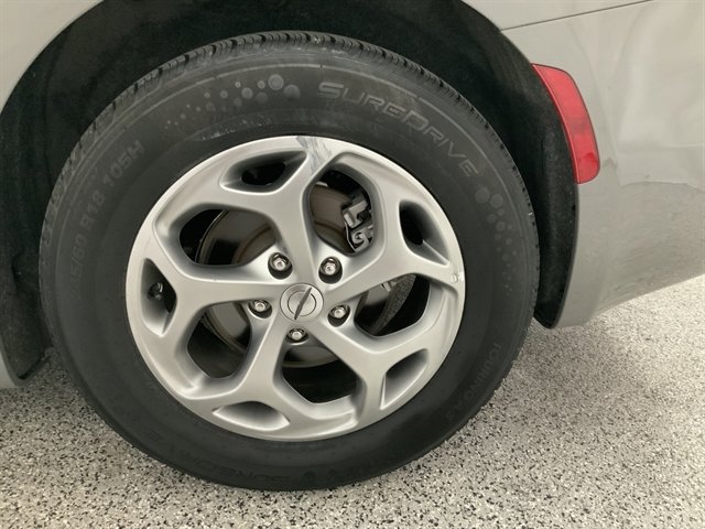 Used 2023 Chrysler Pacifica Limited image 14