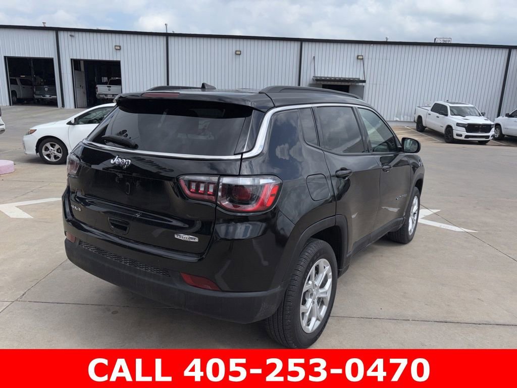 Used 2024 Jeep Compass Latitude AWD/4WD image 3