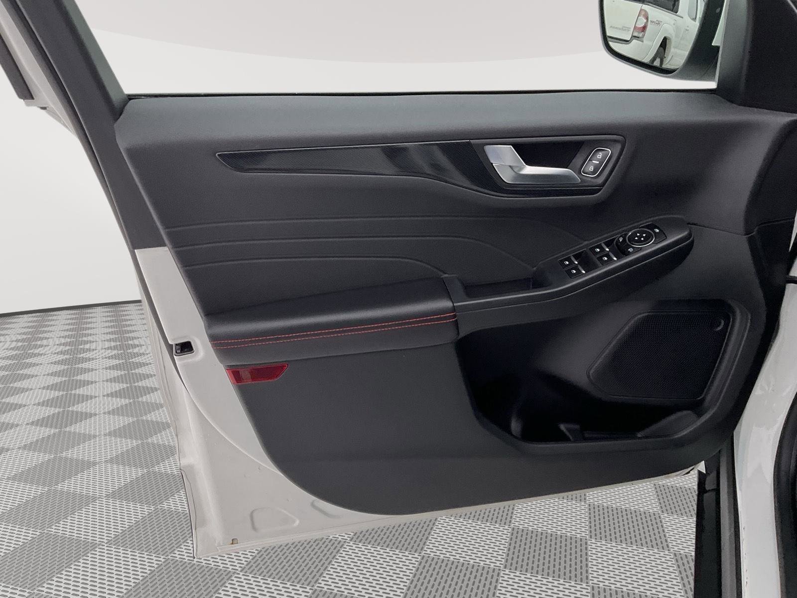 Used 2023 Ford Escape ST-Line Select image 26