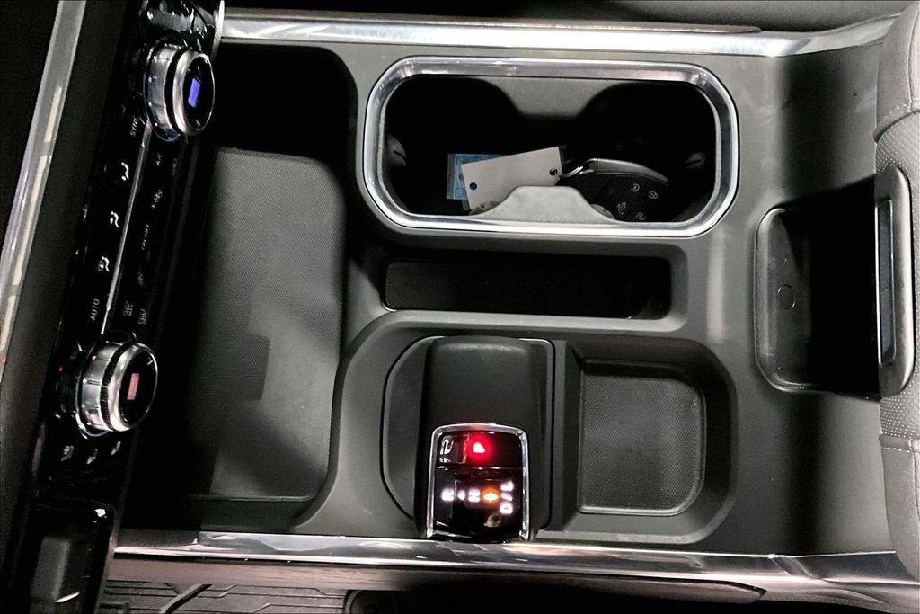 Used 2025 GMC Sierra 1500 SLT image 17