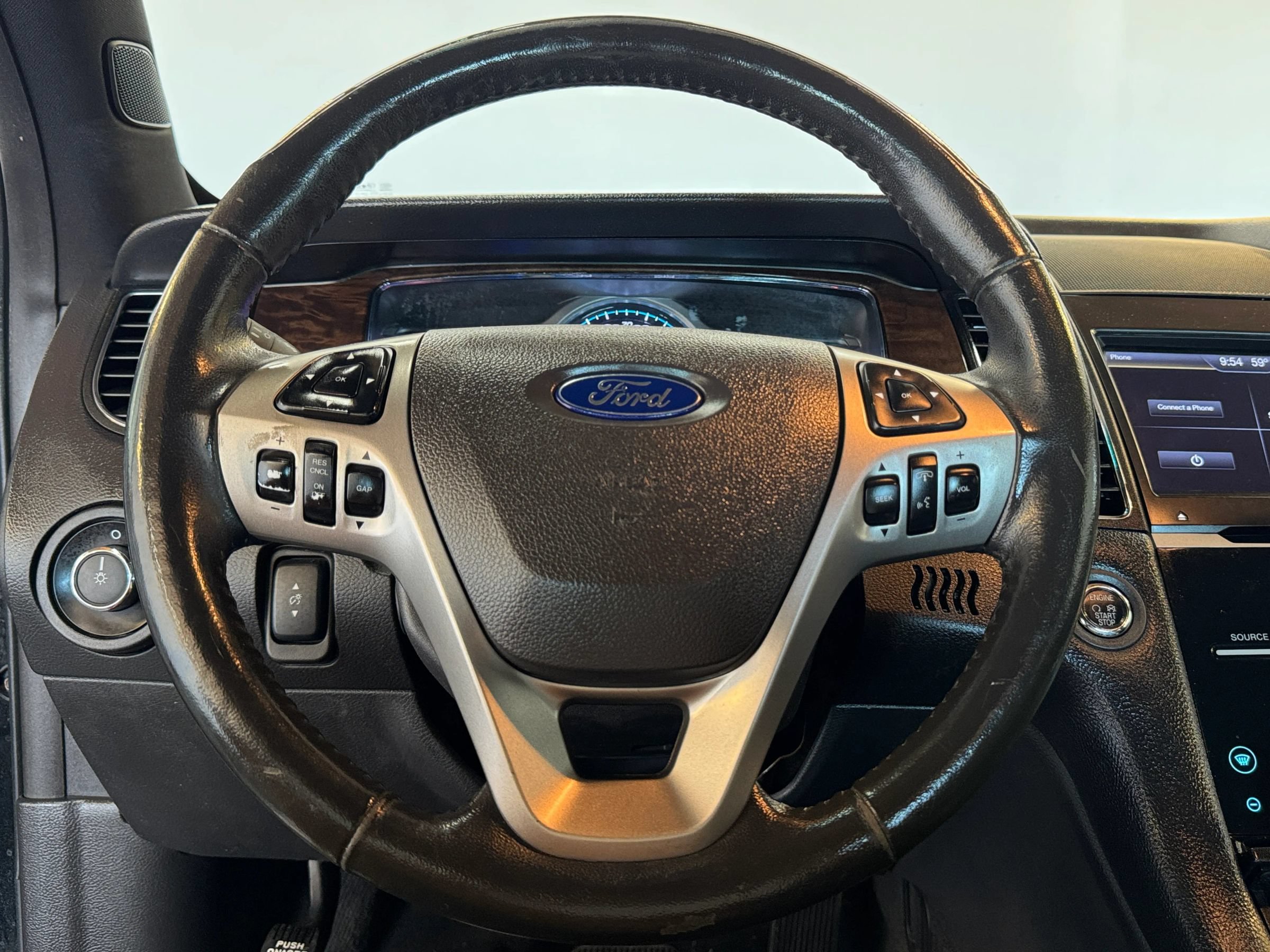 Used 2013 Ford Taurus Limited FWD image 13