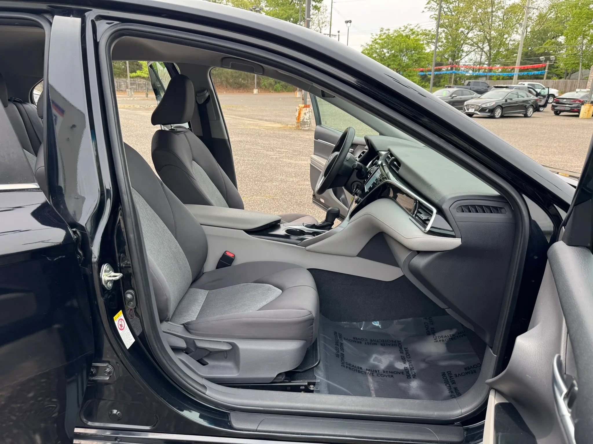 Used 2018 Toyota Camry LE FWD image 17
