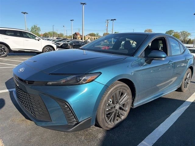 Used 2025 Toyota Camry SE w/ Convenience Package