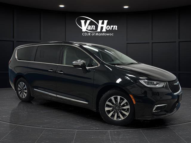 Used 2023 Chrysler Pacifica Limited image 1