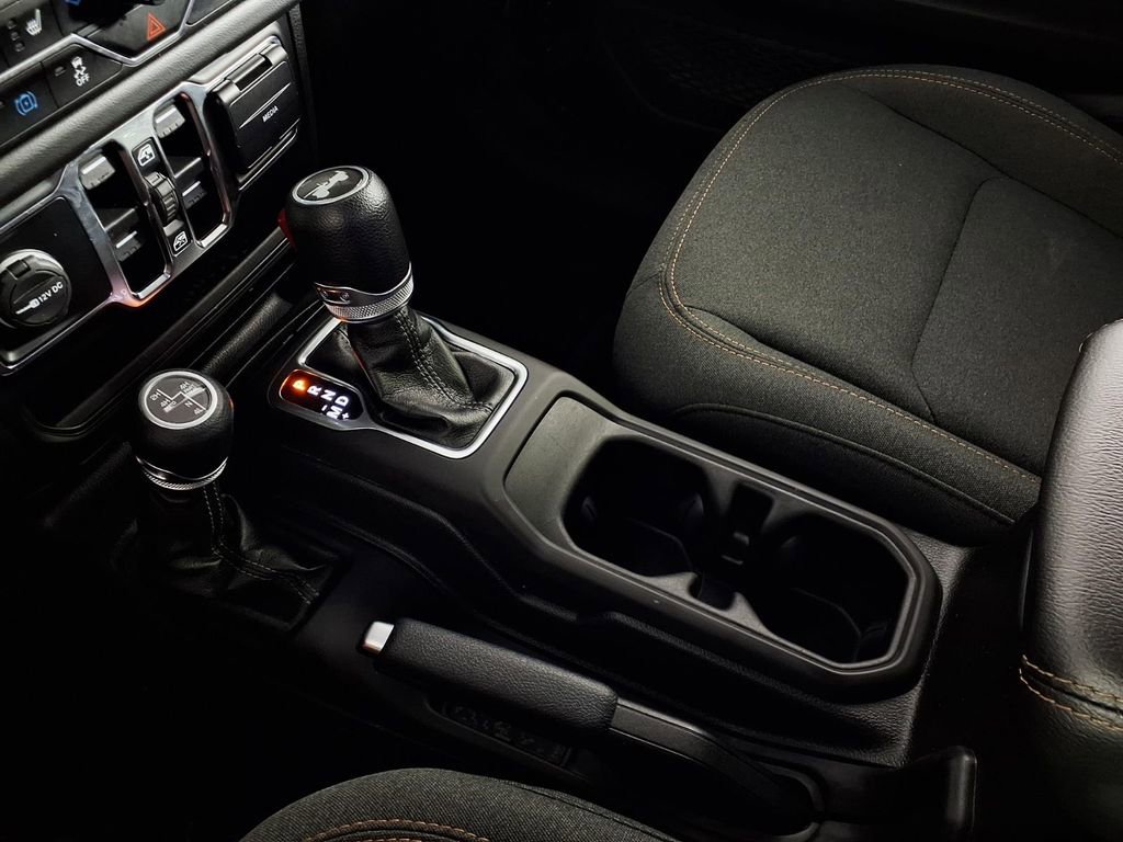 Used 2024 Jeep Wrangler Unlimited Sahara AWD/4WD image 23