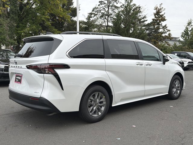 Certified 2025 Toyota Sienna XLE AWD/4WD image 5