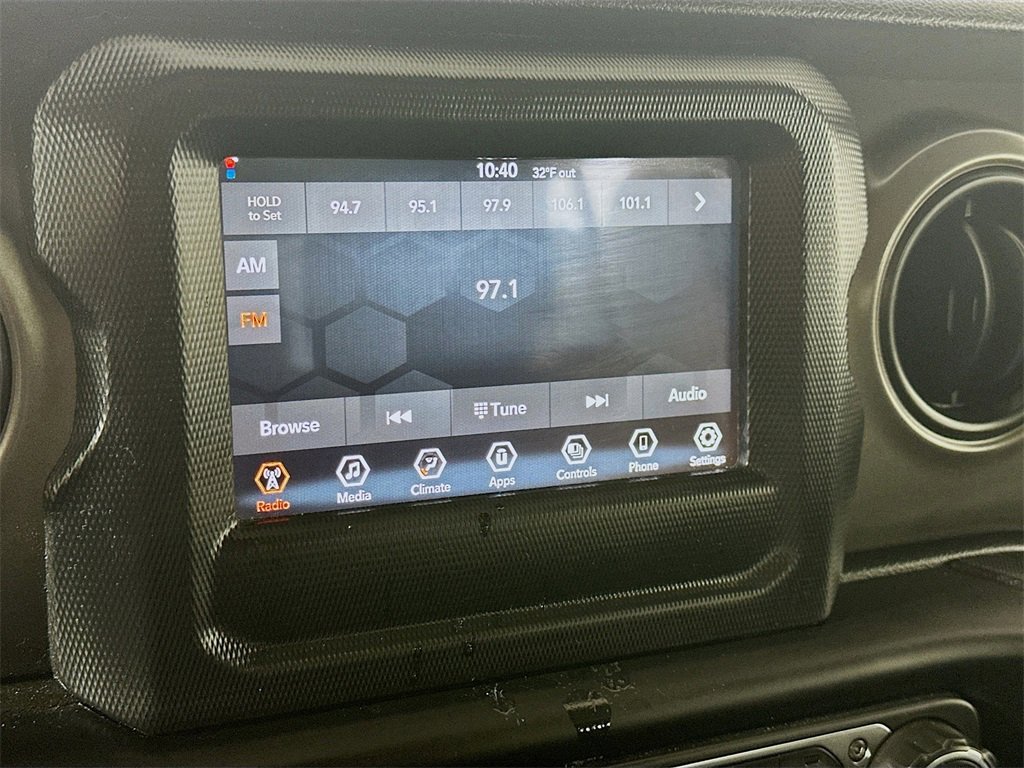 Used 2023 Jeep Gladiator Sport image 17