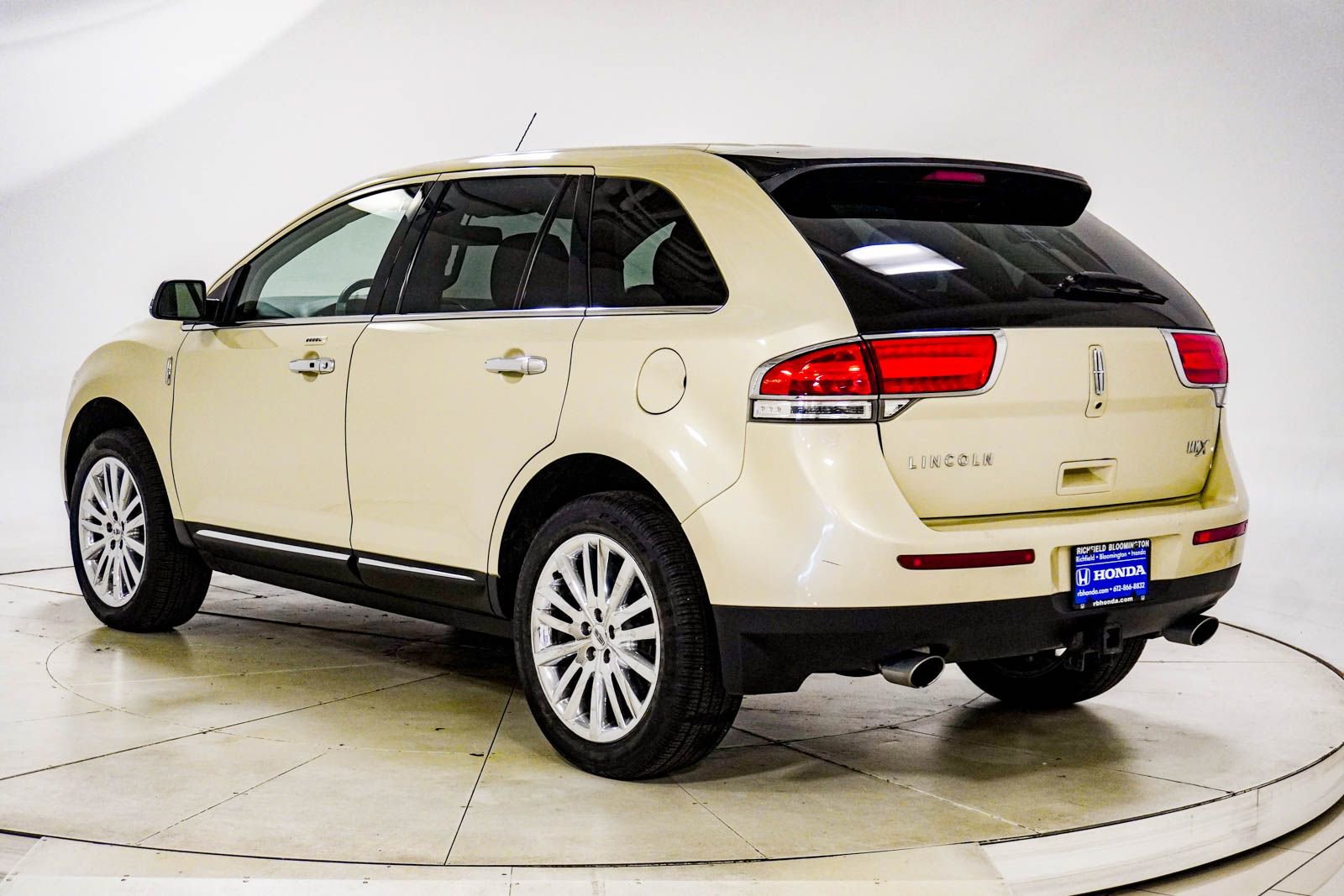 Used 2015 Lincoln MKX FWD w/ Equipment Group 101A image 5