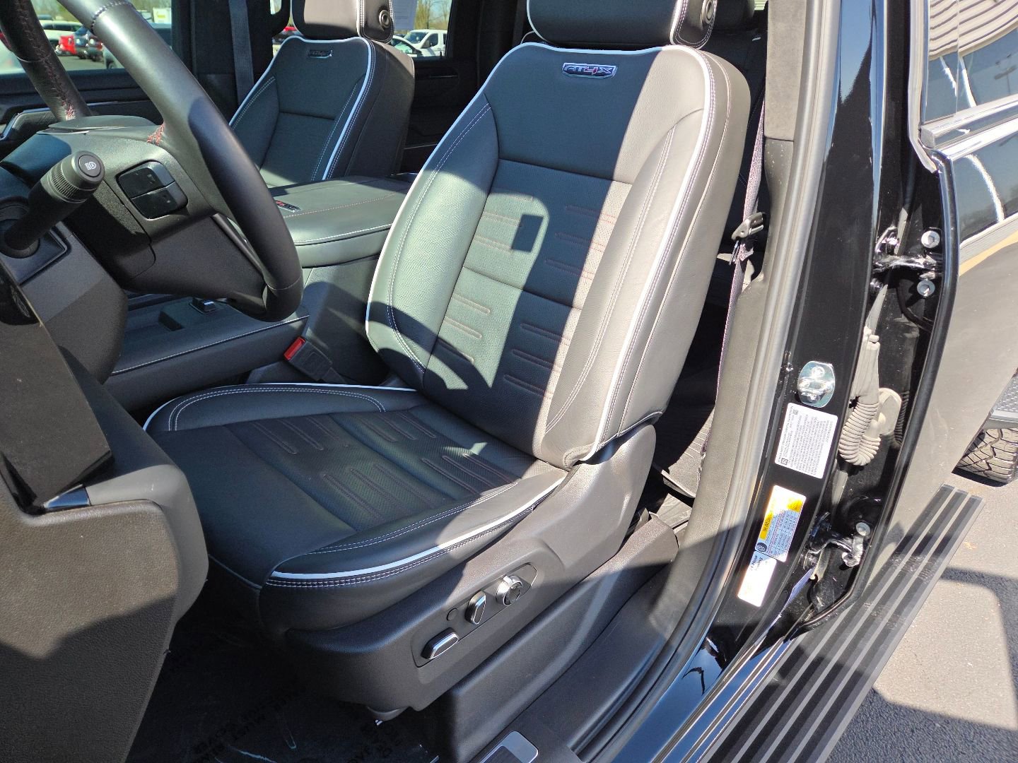 Used 2024 GMC Sierra 2500 AT4X w/ AT4X AEV Edition image 21