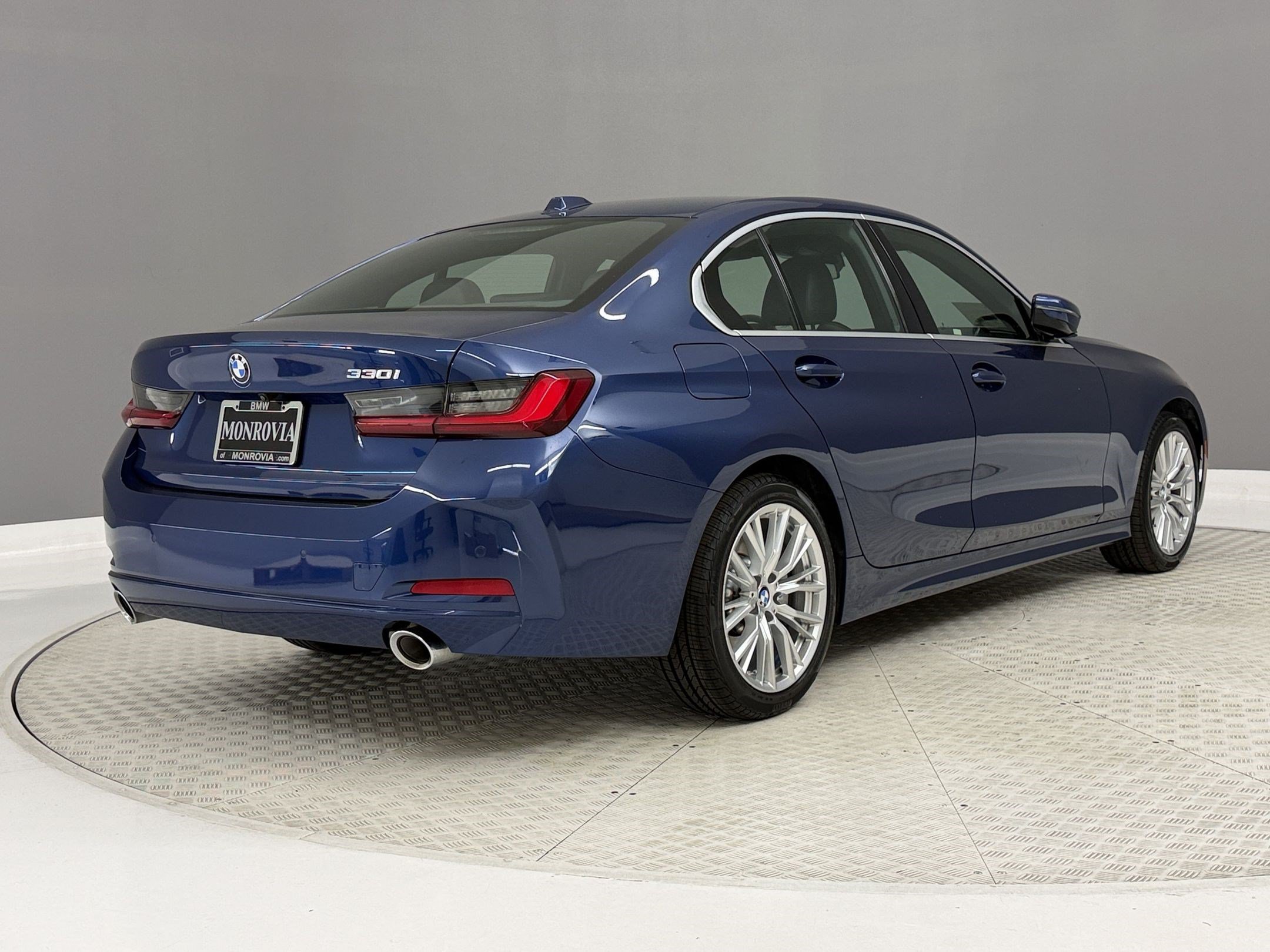 Certified 2024 BMW 330i Sedan w/ Convenience Package RWD image 9