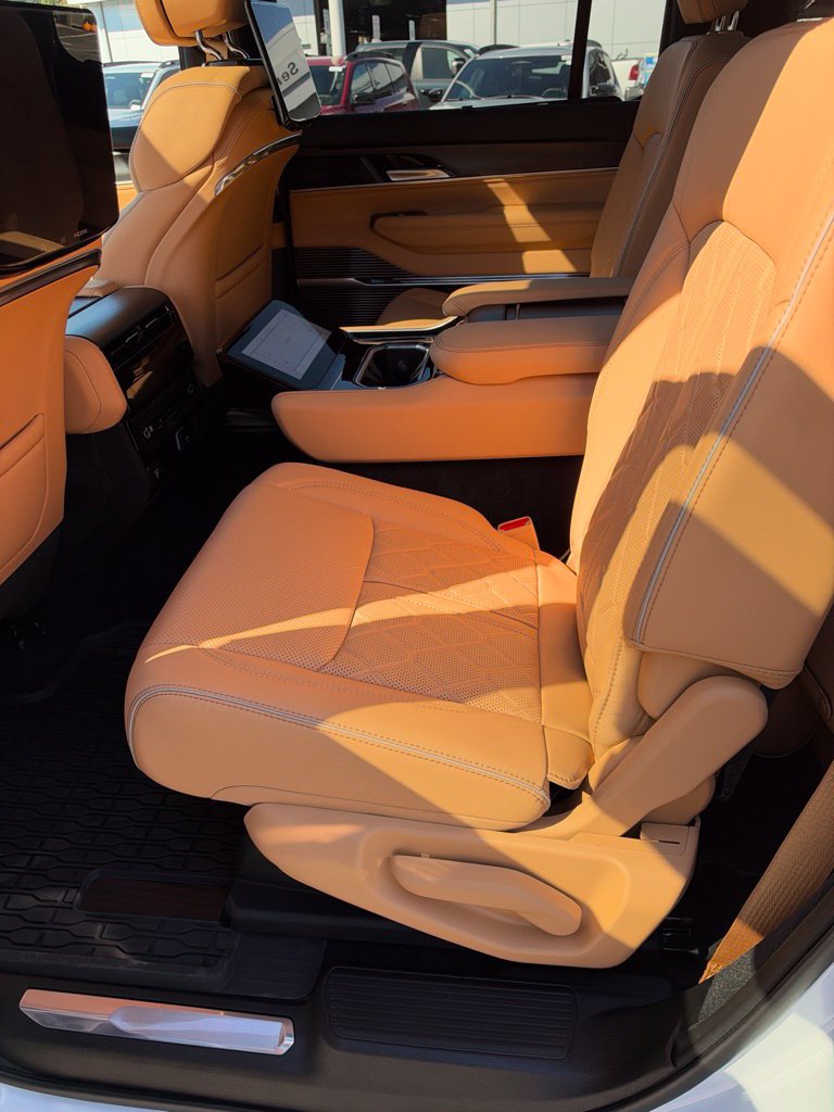 New 2027 Jeep Grand Wagoneer Summit AWD/4WD image 13