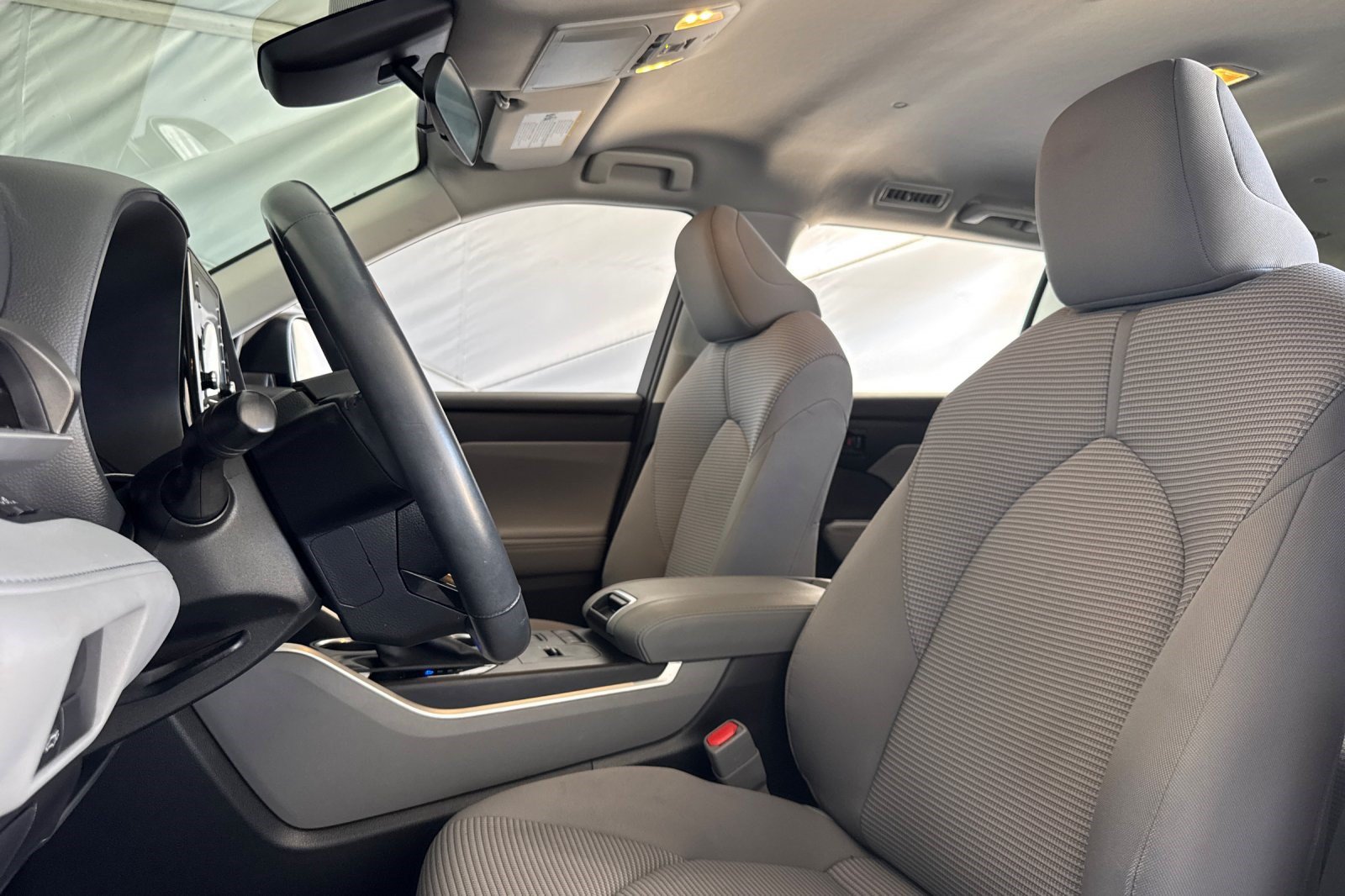 Used 2021 Toyota Highlander LE FWD image 5
