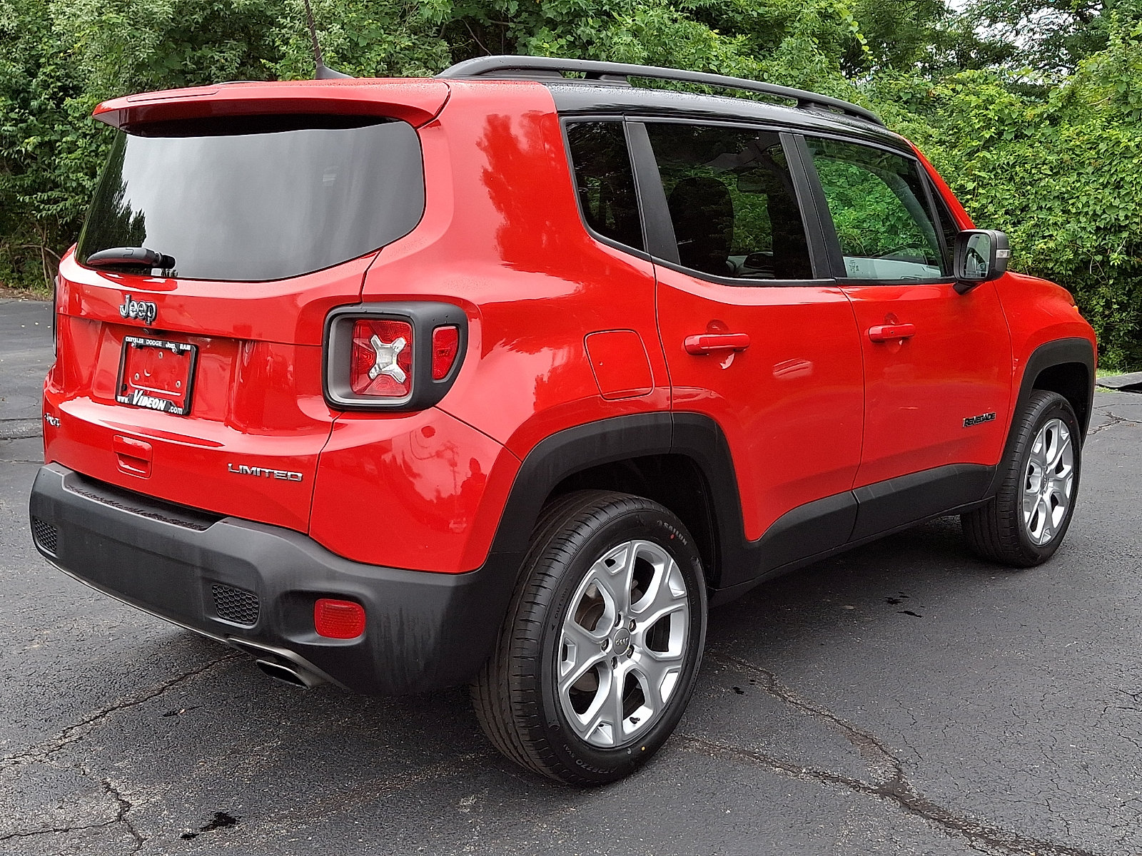 Certified 2019 Jeep Renegade Limited w/ UConnect 8.4 Nav Group AWD/4WD image 6