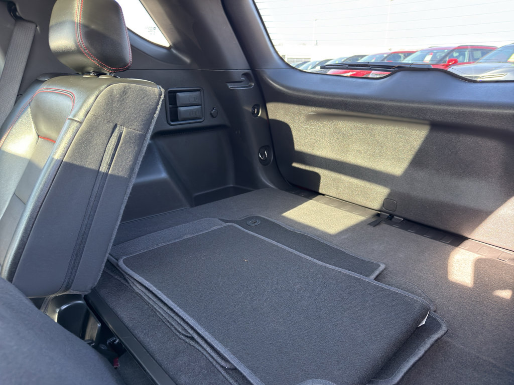 Used 2023 Chevrolet Equinox RS w/ RS Leather Package image 35