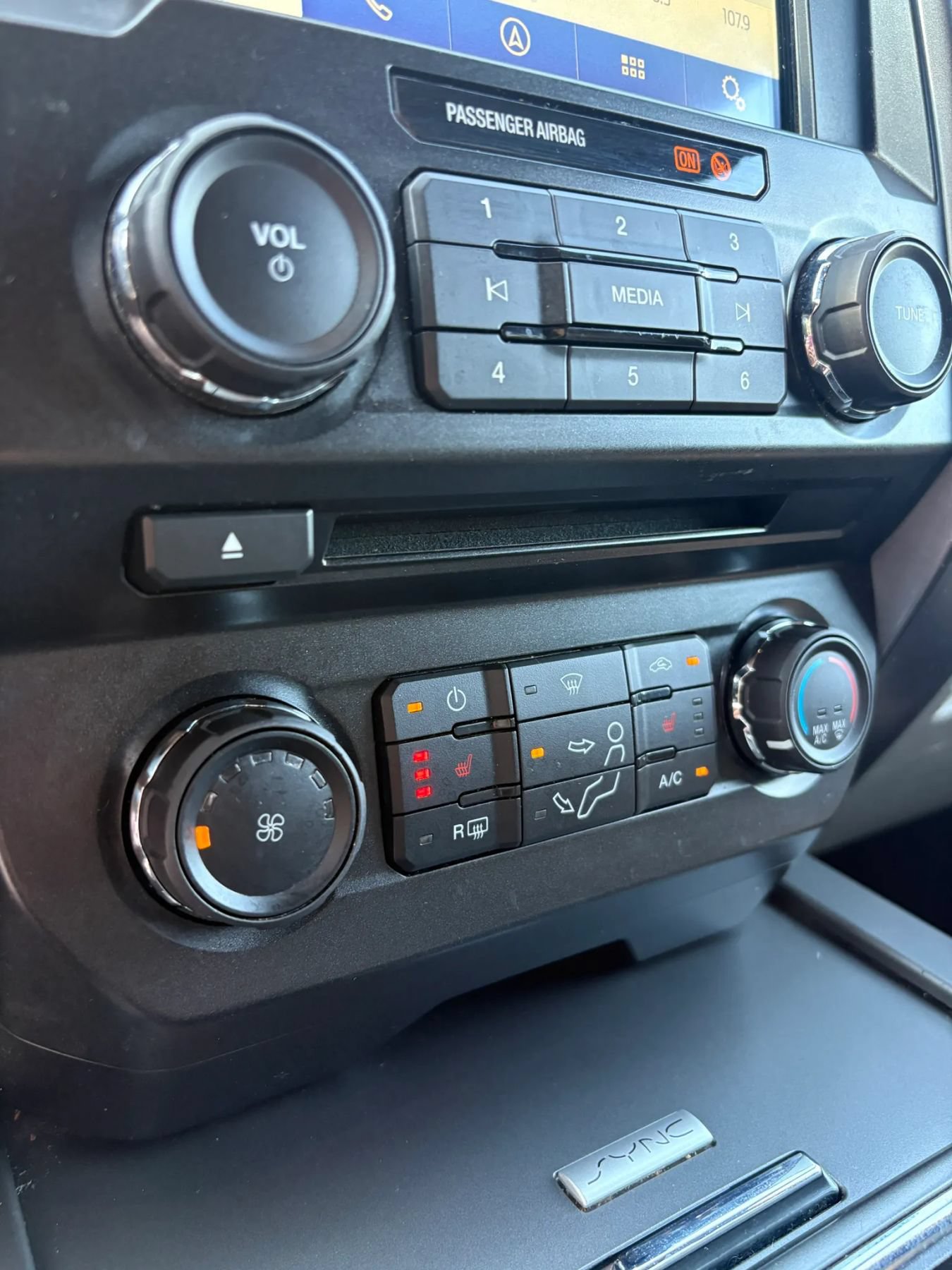 Used 2018 Ford F250 XLT w/ XLT Premium Package AWD/4WD image 11