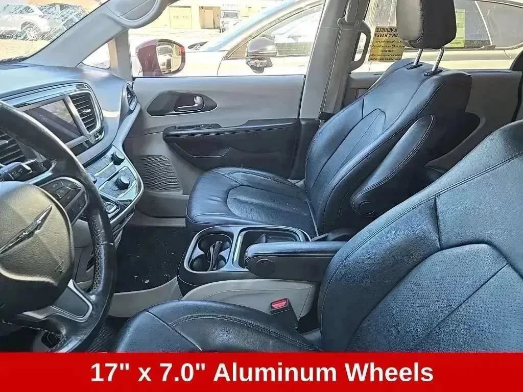 Used 2020 Chrysler Pacifica Touring-L FWD image 51