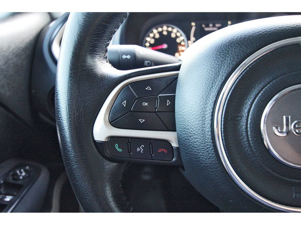 Used 2015 Jeep Renegade Latitude AWD/4WD image 19