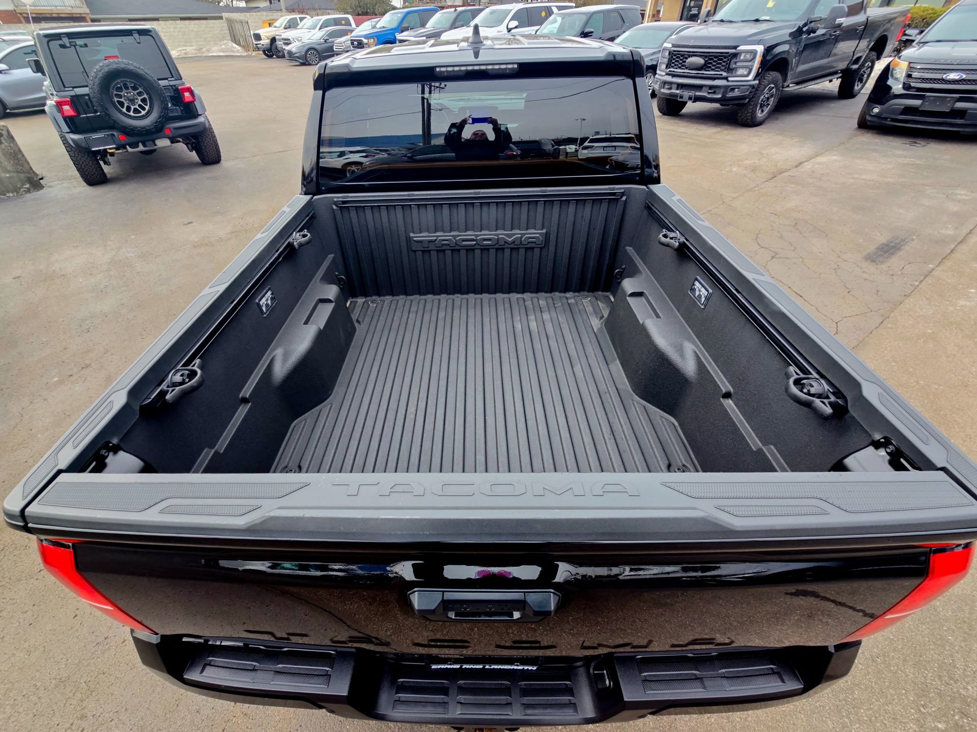 Used 2024 Toyota Tacoma TRD Off-Road image 44