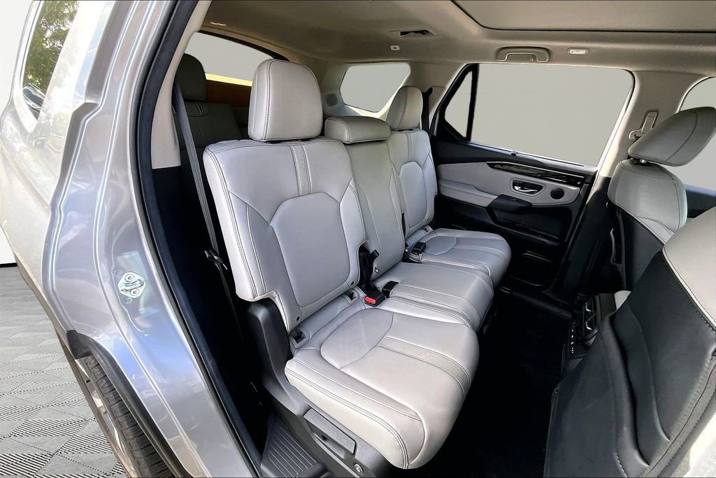 Certified 2025 Honda Pilot Touring image 17