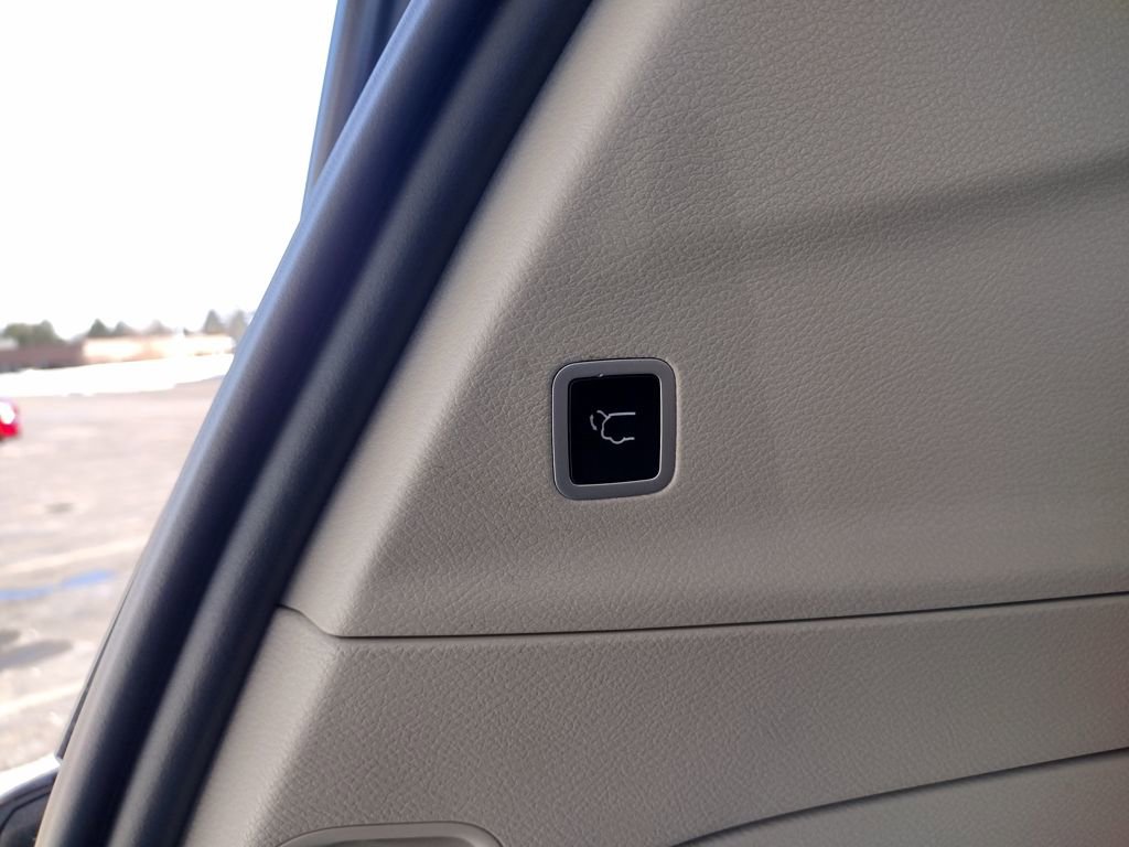 Used 2024 Chrysler Voyager LX image 28