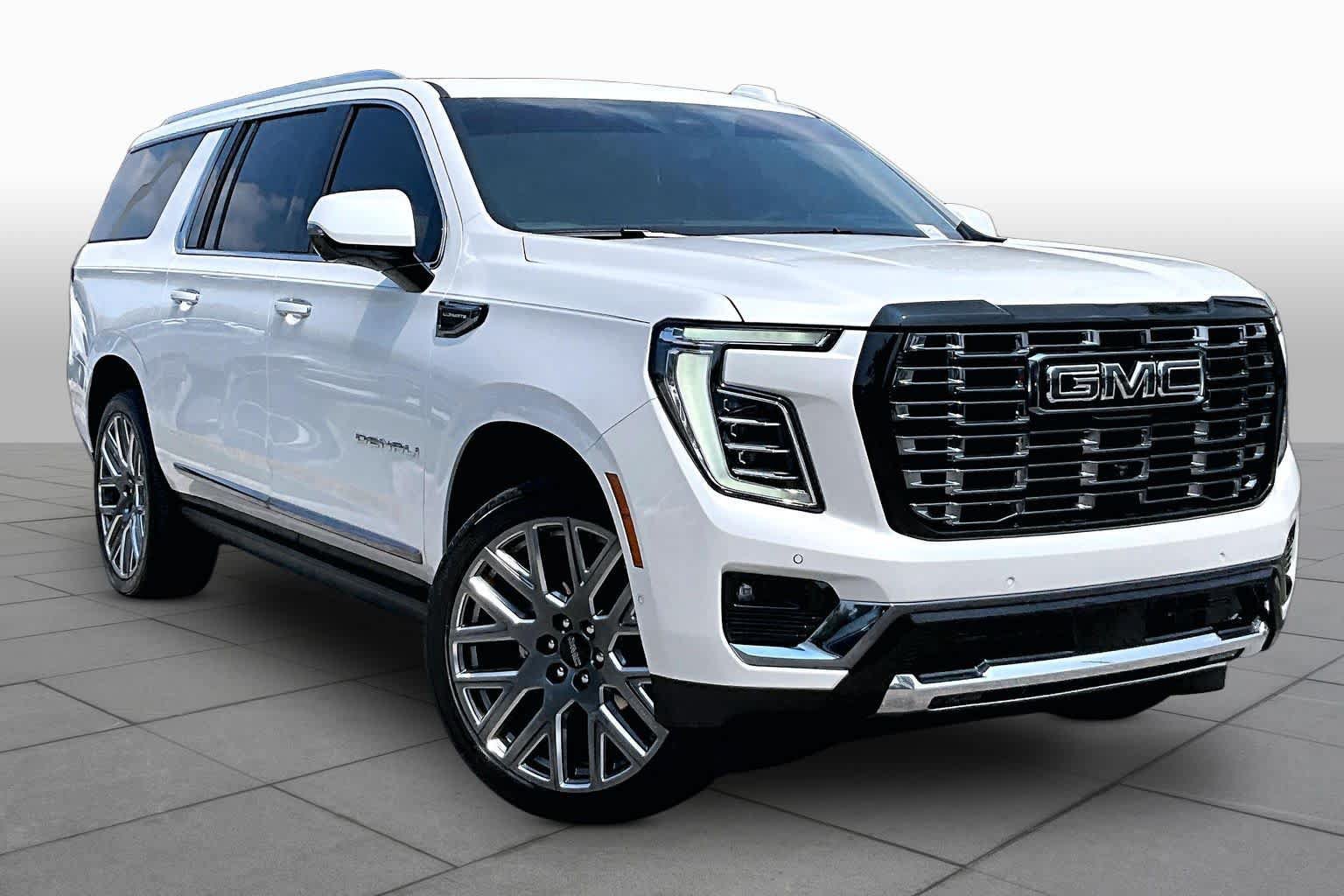Used 2025 GMC Yukon XL Denali Ultimate AWD/4WD image 3