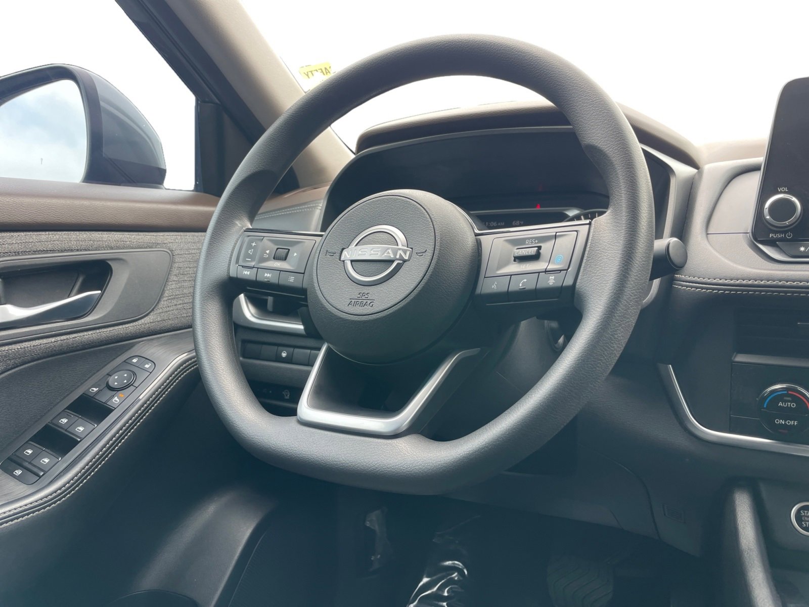 Used 2023 Nissan Rogue SV image 12