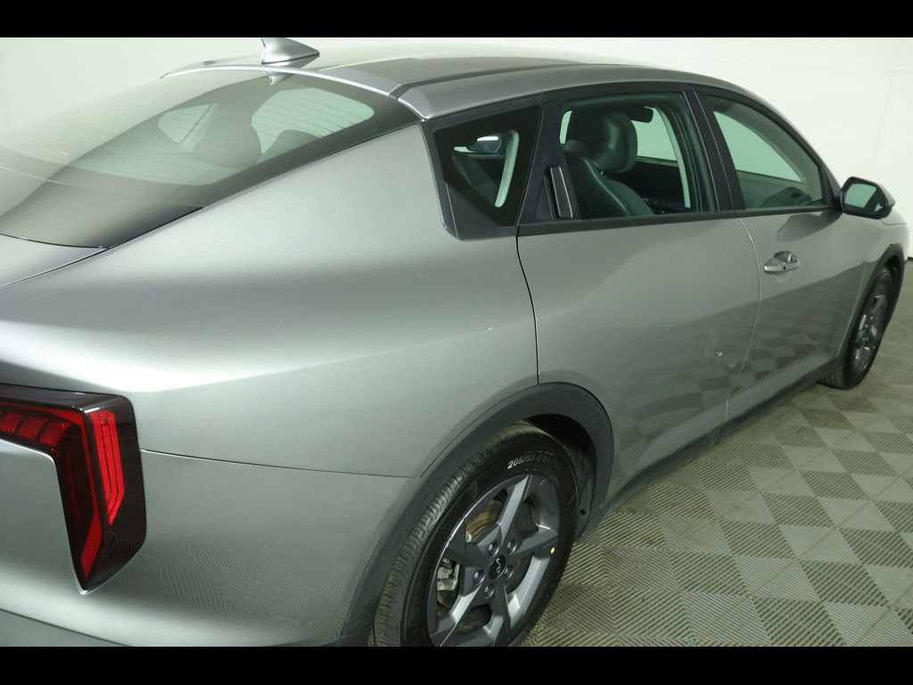 Used 2025 Kia K4 LXS image 17