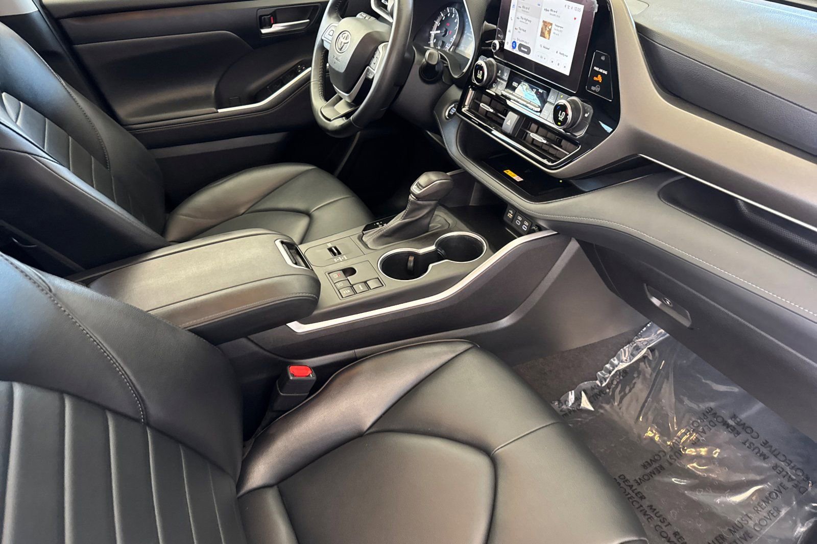 Used 2023 Toyota Highlander XLE image 16