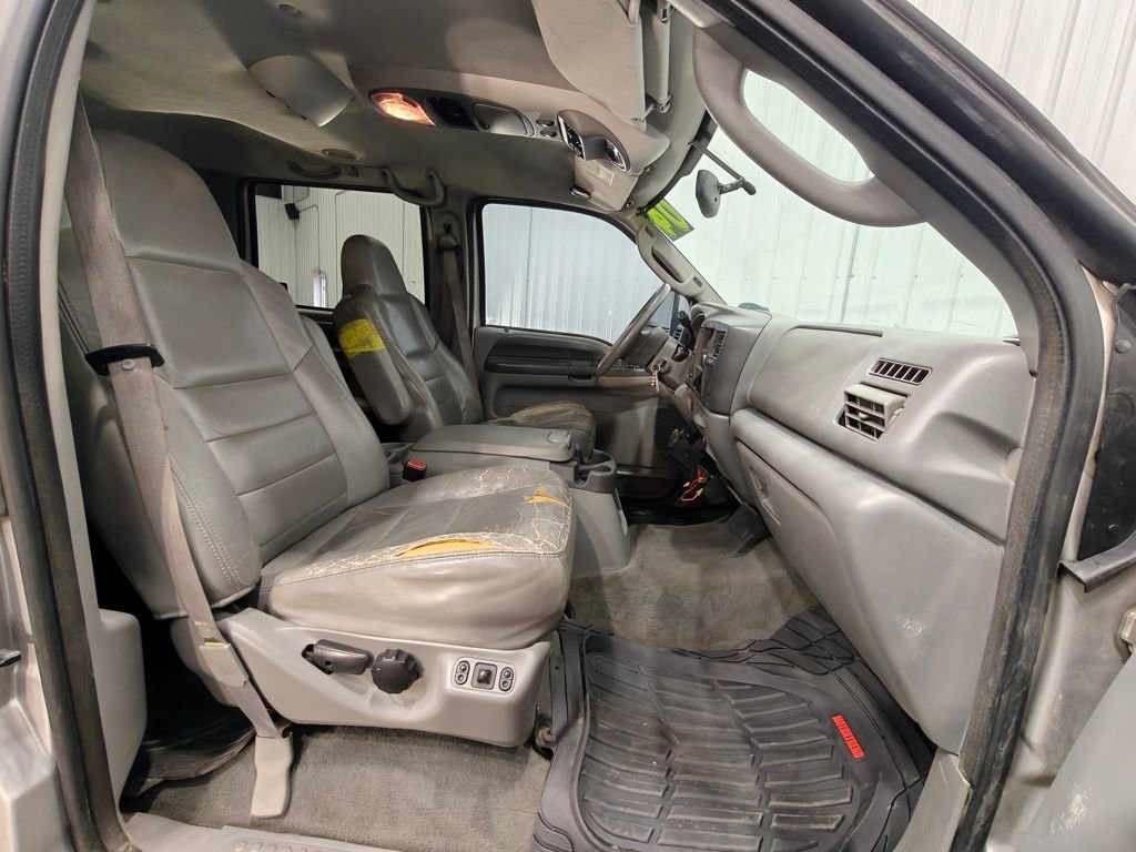 Used 2004 Ford Excursion XLT AWD/4WD image 20