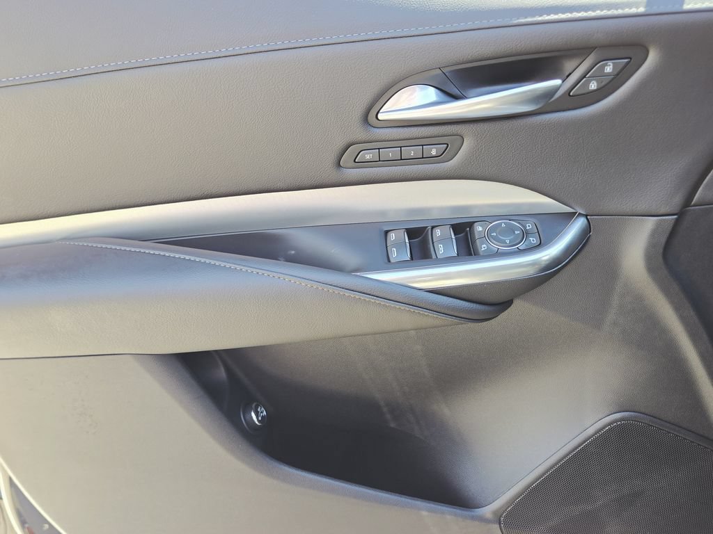 Used 2023 Cadillac XT4 Premium Luxury w/ Technology Package FWD image 16