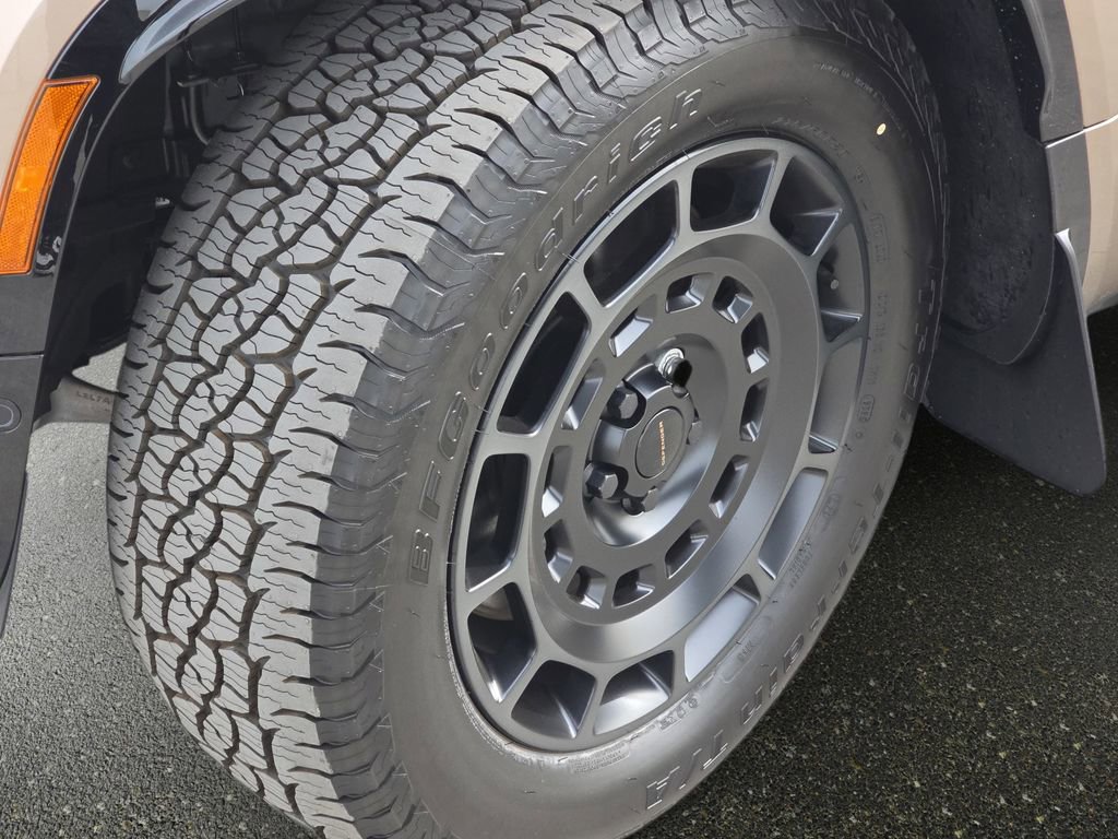 New 2026 Land Rover Defender 110 OCTA image 33