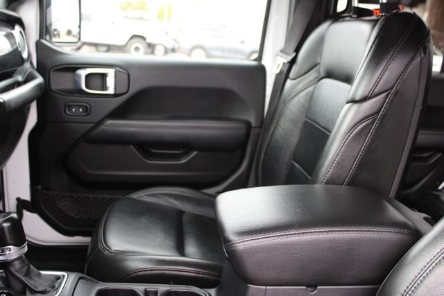 Used 2022 Jeep Wrangler Unlimited Sahara AWD/4WD image 33
