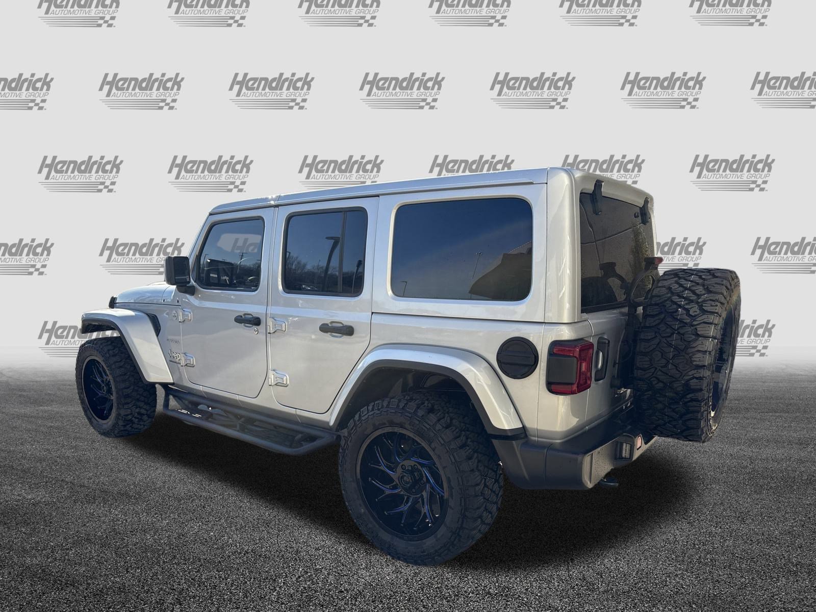 Used 2024 Jeep Wrangler Unlimited Sahara w/ Technology Group image 8