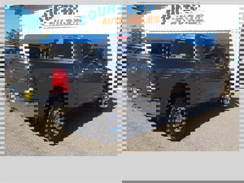 Used 2011 RAM 2500 SLT image 9